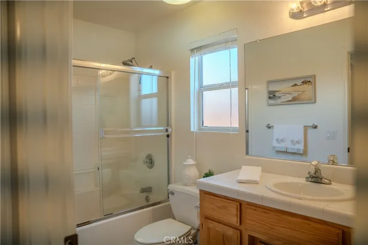 2nd level full bath