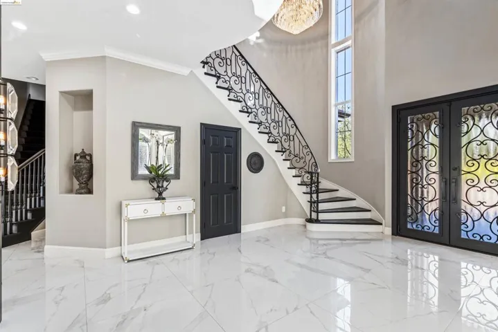 Front Stairs /Foyer