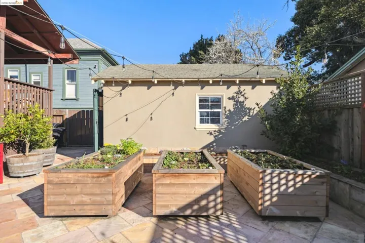 2919 E 29th St, Oakland, California 94601