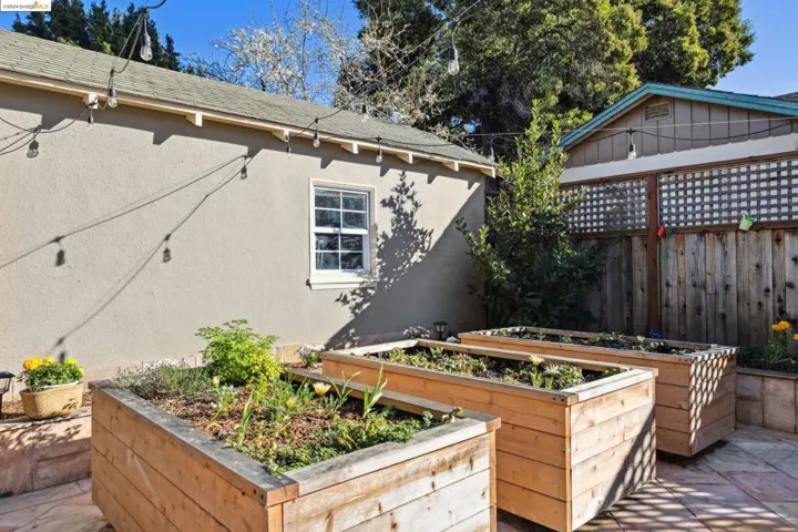 2919 E 29th St, Oakland, California 94601