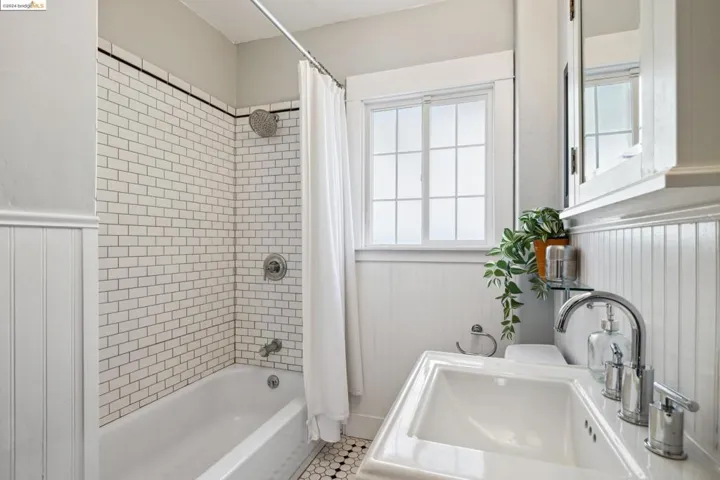 2919 E 29th St, Oakland, California 94601