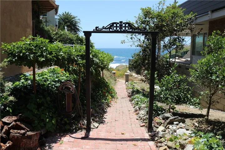 755 Cliff Drive 1/2, Laguna Beach, California 92651