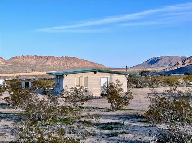 4375 Everett Road, Landers, California 92285