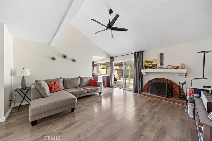 family room w/fireplace