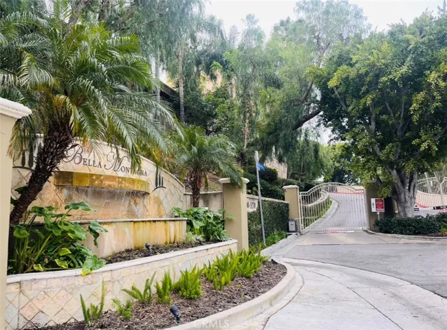 5240 Premiere Hills Circle 106, Woodland Hills, California 91364