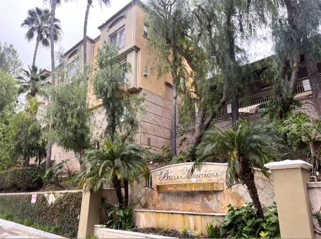 5240 Premiere Hills Circle 106, Woodland Hills, California 91364