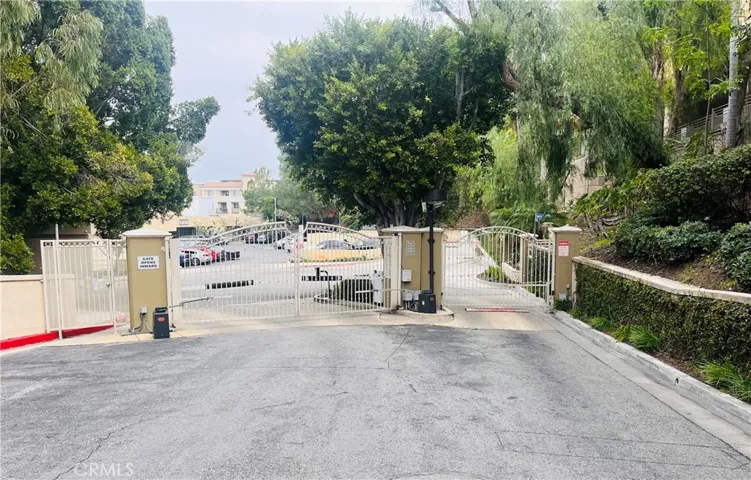 5240 Premiere Hills Circle 106, Woodland Hills, California 91364