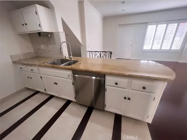 5240 Premiere Hills Circle 106, Woodland Hills, California 91364