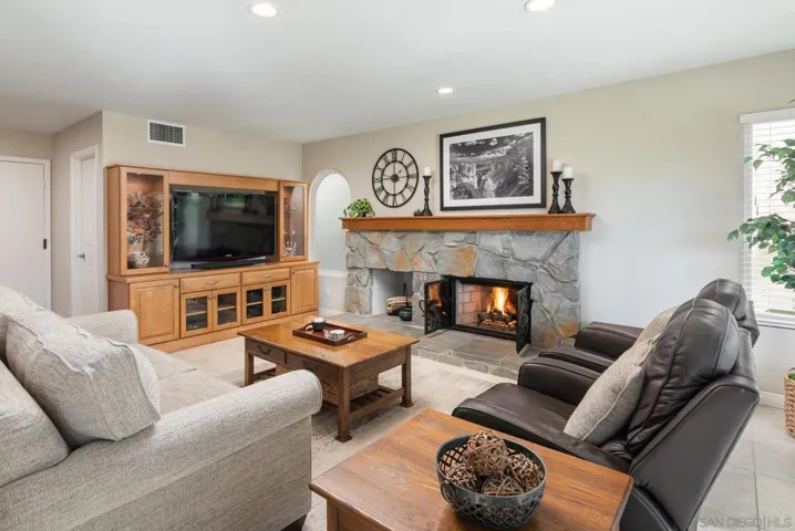Built-in Entertainment station.