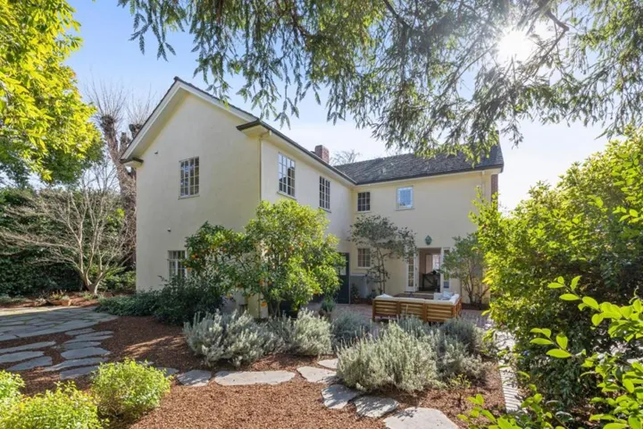 2465 South Court, Palo Alto, California 94301