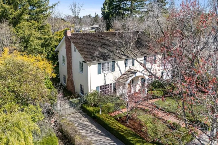 2465 South Court, Palo Alto, California 94301
