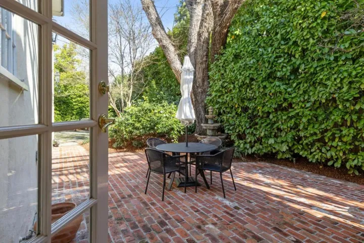 2465 South Court, Palo Alto, California 94301