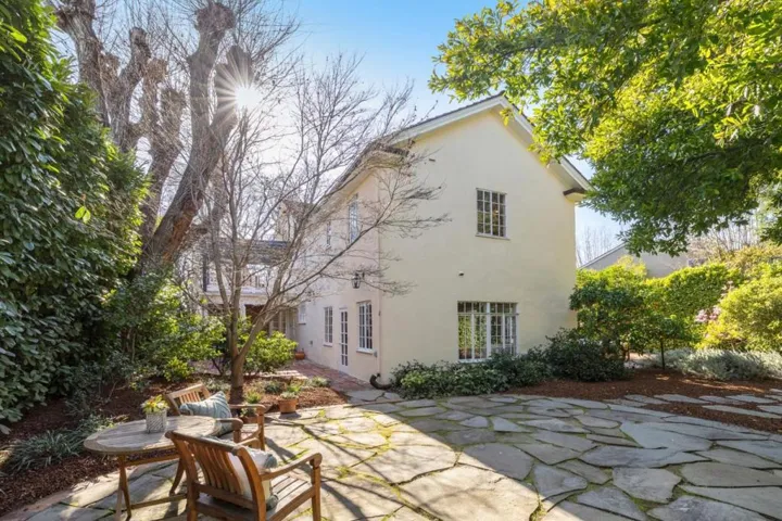2465 South Court, Palo Alto, California 94301