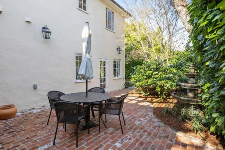 2465 South Court, Palo Alto, California 94301