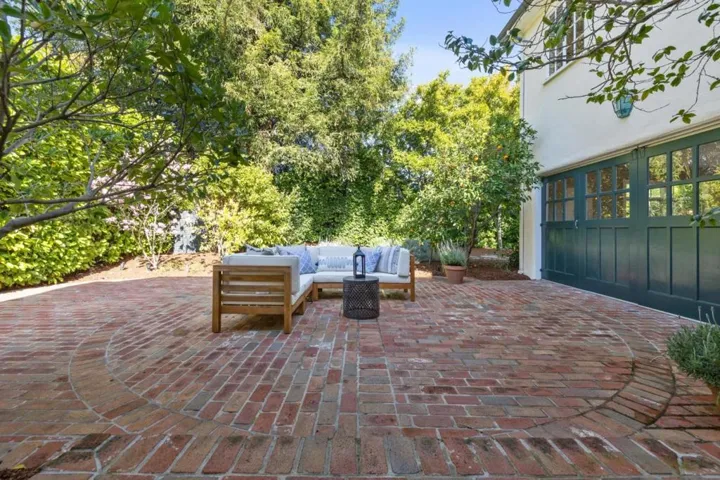 2465 South Court, Palo Alto, California 94301