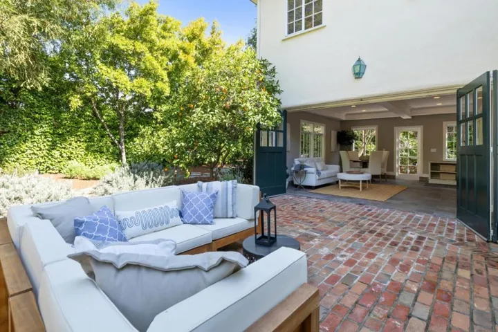 2465 South Court, Palo Alto, California 94301