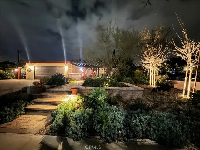 880 Dennis Avenue, Simi Valley, California 93065