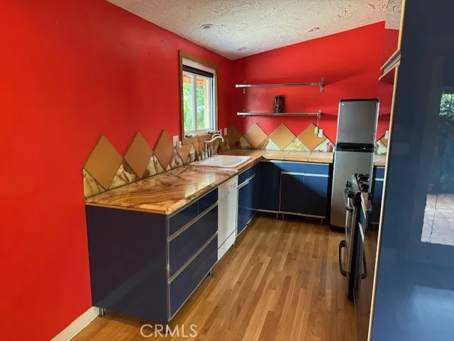 880 Dennis Avenue, Simi Valley, California 93065