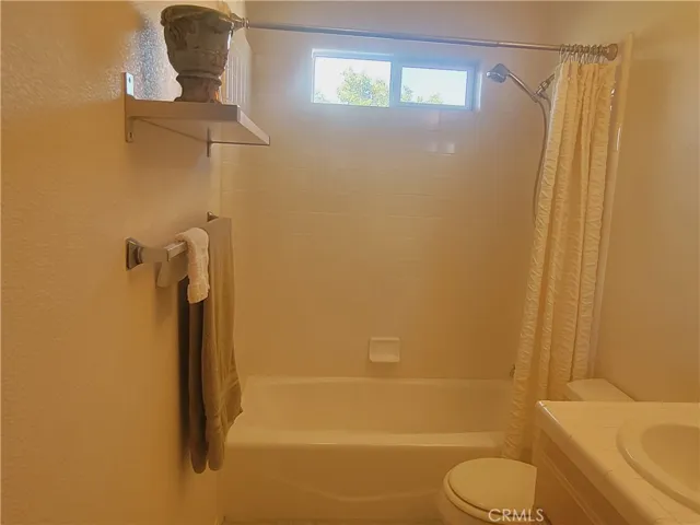 Hall Bathroom for Bed 2 and 3
