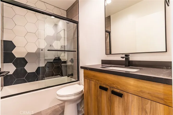 5636 Woodman Avenue 1/2, Van Nuys, California 90401