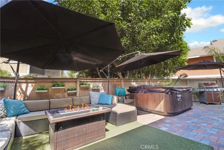 comes with above ground spa with cover
