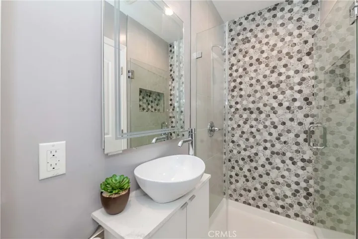 2nd Bathroom