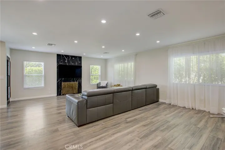 6212 Cleon Avenue, North Hollywood, California 91606