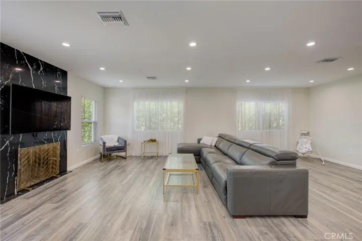 6212 Cleon Avenue, North Hollywood, California 91606