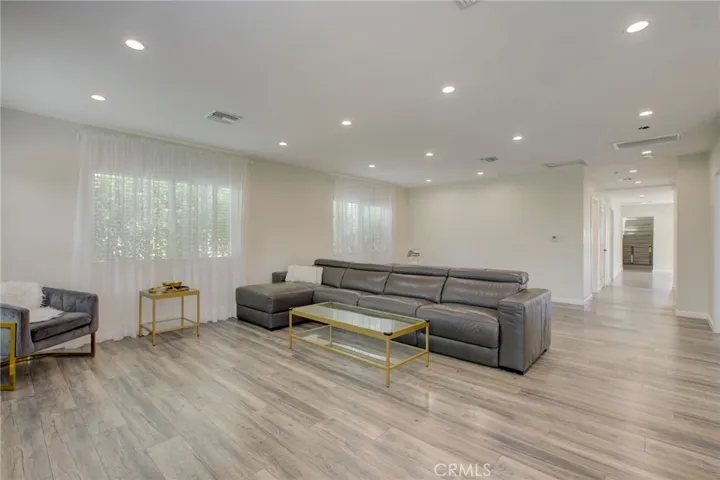 6212 Cleon Avenue, North Hollywood, California 91606