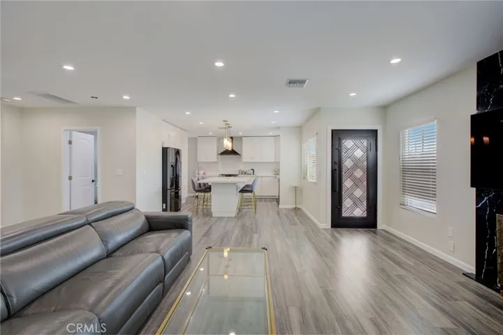 6212 Cleon Avenue, North Hollywood, California 91606
