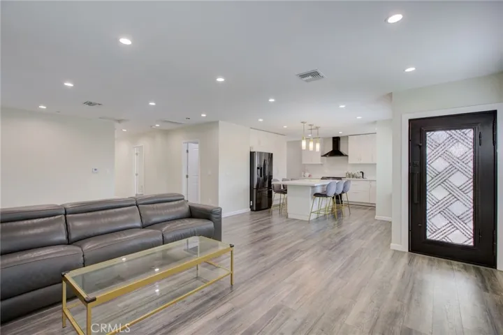 6212 Cleon Avenue, North Hollywood, California 91606