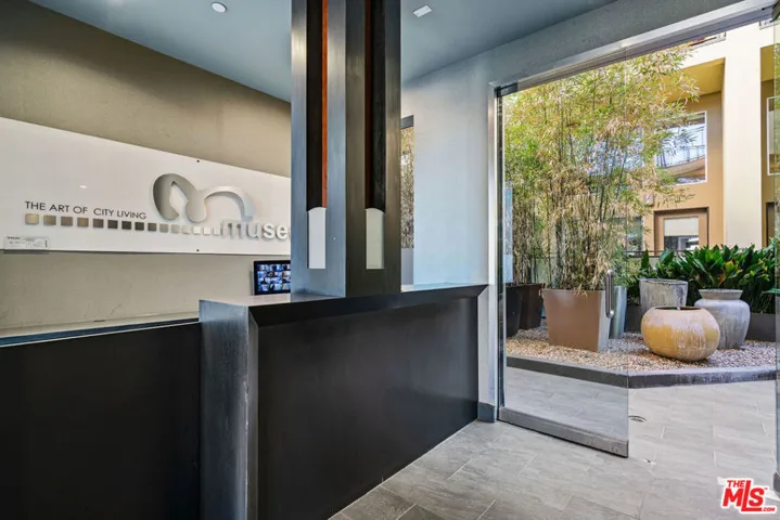 600 S Ridgeley Drive Ph9, Los Angeles, California 90036