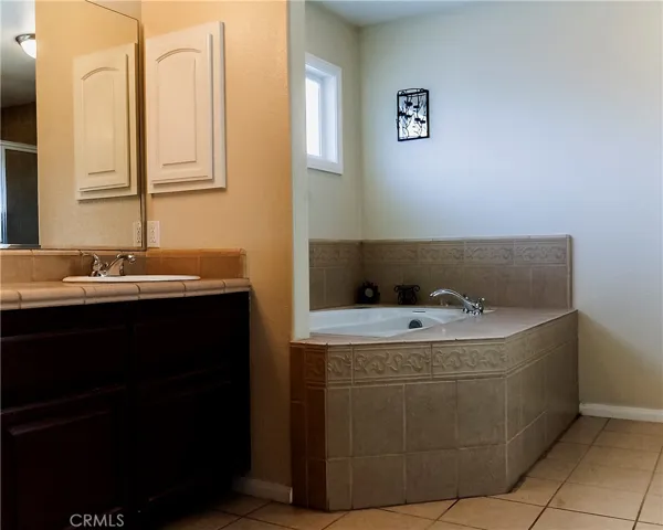17591 Adobe Street, Hesperia, California 92345