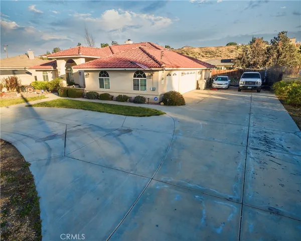17591 Adobe Street, Hesperia, California 92345