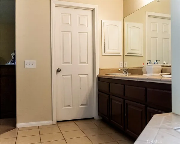 17591 Adobe Street, Hesperia, California 92345