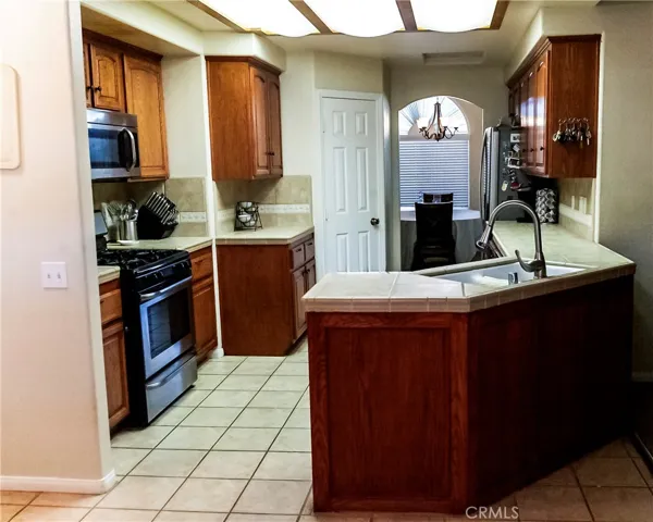 17591 Adobe Street, Hesperia, California 92345