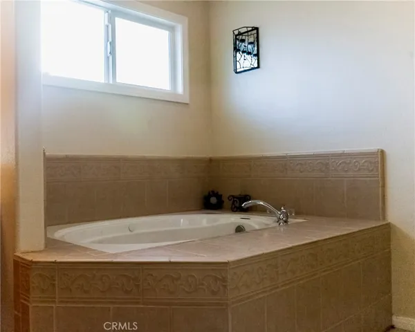 17591 Adobe Street, Hesperia, California 92345