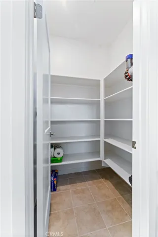 Walk in pantry