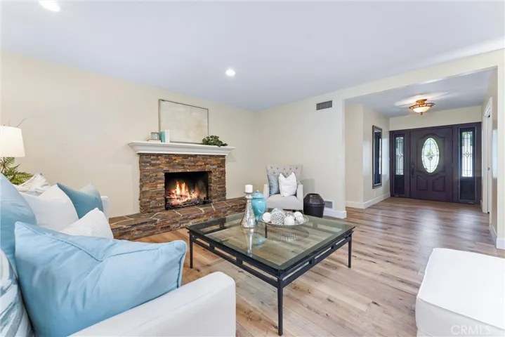 Newer floors, recessed lighting.