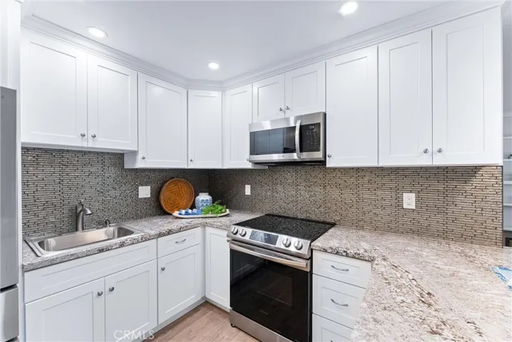 Full kitchen with easy close cabinets