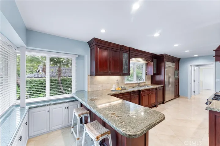 Cozy breakfast bar