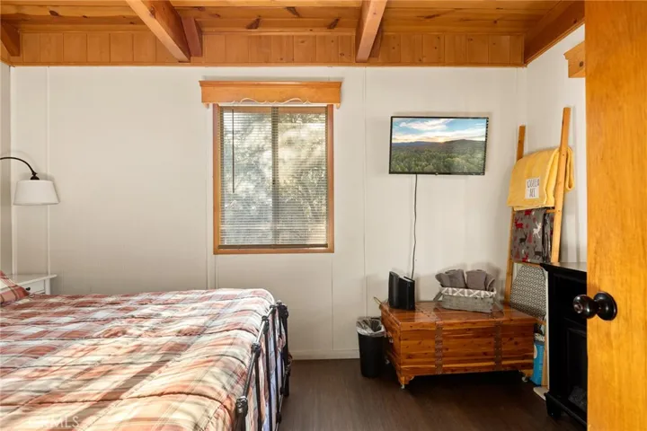 129 W Deer Horn Drive, Big Bear City, California 92314