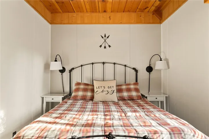 129 W Deer Horn Drive, Big Bear City, California 92314