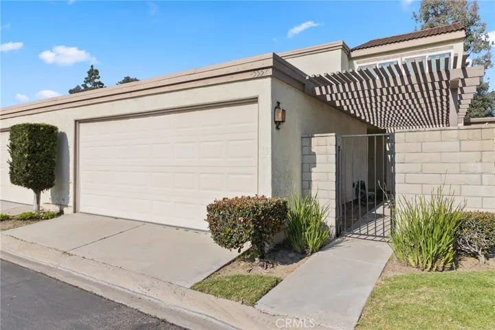 5552 E Vista Del Rio, Anaheim, California 92807