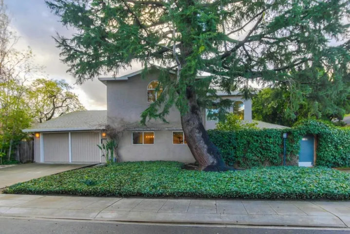 1554 Walnut Drive, Palo Alto, California 94303