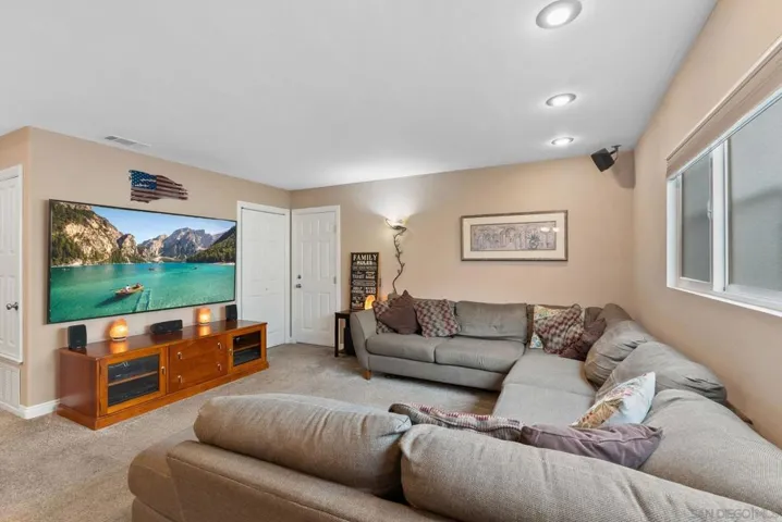 897 Granada Dr, Oceanside, California 92056