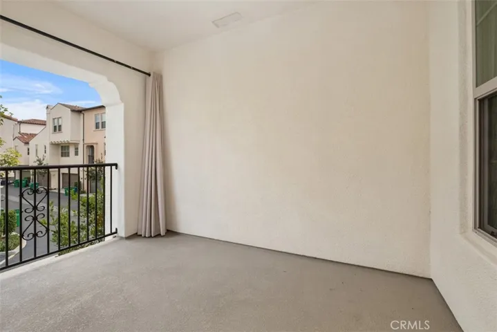 Covered patio off of kitchen