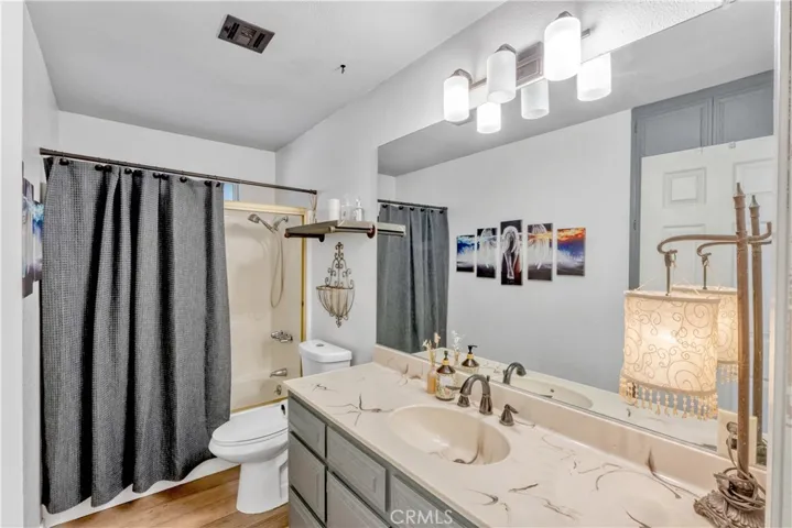 Bathroom 2

