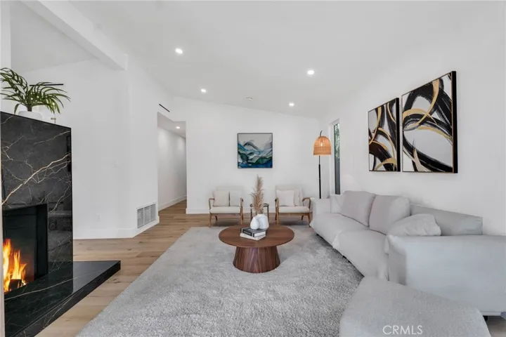 22901 Wyandotte Street, West Hills, California 91307