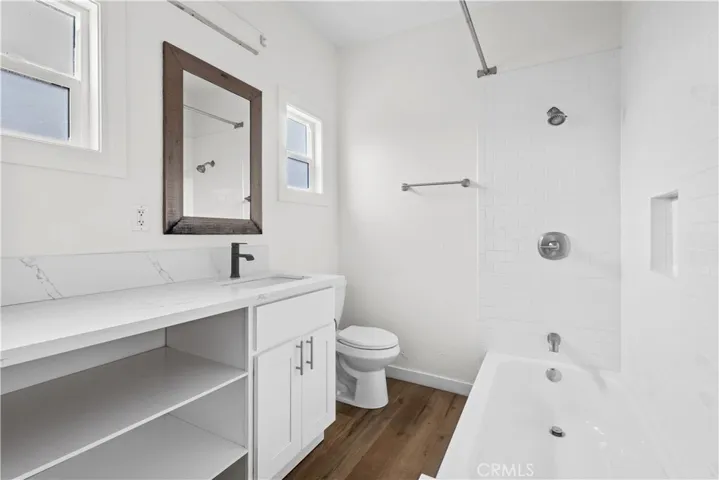 Spacious full bathroom